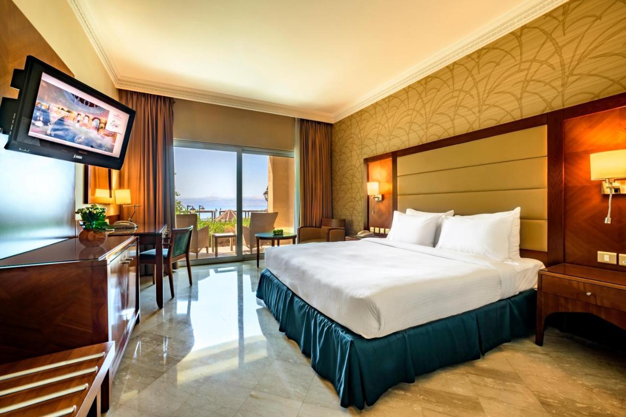 คราวน์ พลาซา จอร์แดน เดดซี รีสอร์ต แอนด์ สปา Hotel Sweimeh ภายนอก รูปภาพ A room at the hotel