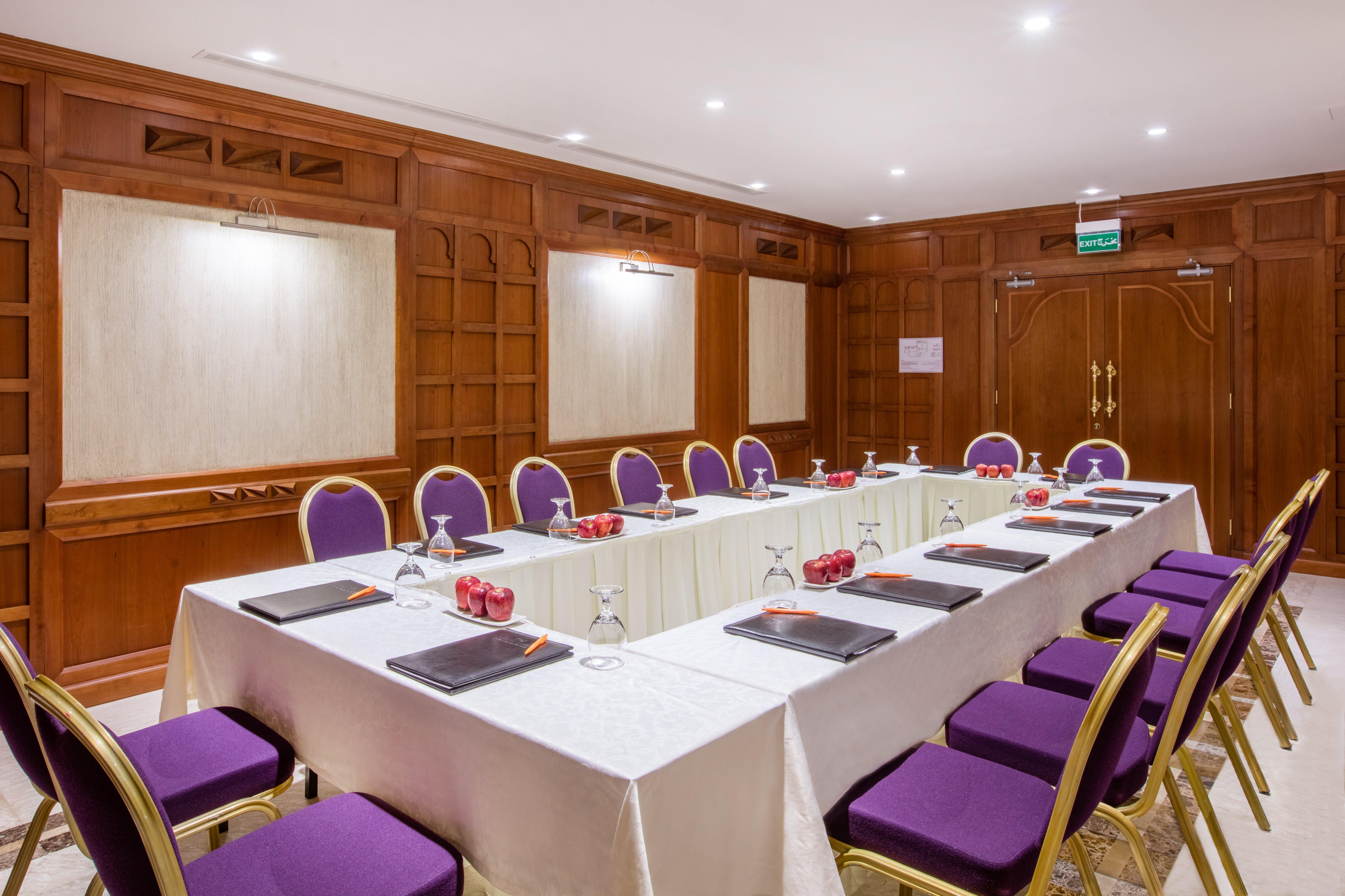คราวน์ พลาซา จอร์แดน เดดซี รีสอร์ต แอนด์ สปา Hotel Sweimeh ภายนอก รูปภาพ Meeting room