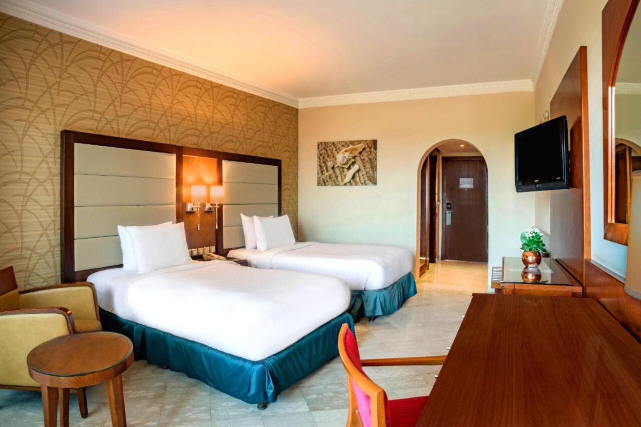 คราวน์ พลาซา จอร์แดน เดดซี รีสอร์ต แอนด์ สปา Hotel Sweimeh ภายนอก รูปภาพ A room at the hotel