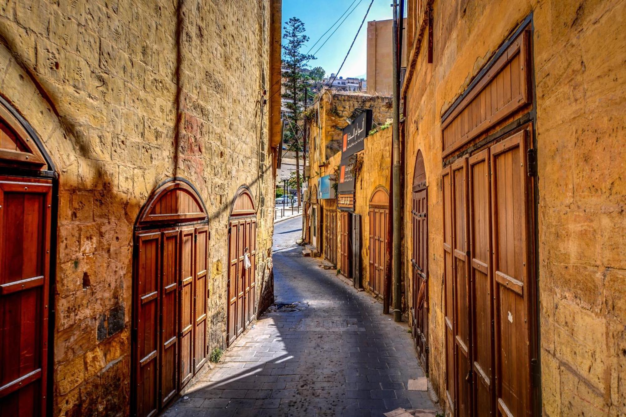 คราวน์ พลาซา จอร์แดน เดดซี รีสอร์ต แอนด์ สปา Hotel Sweimeh ภายนอก รูปภาพ A street in the old town of Nicosia